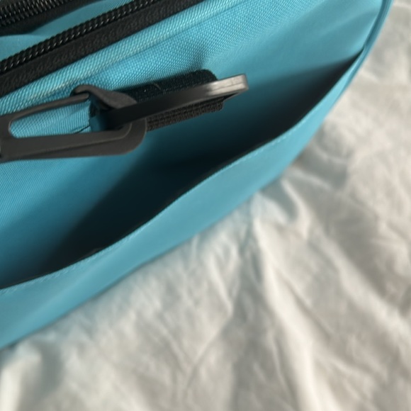 Blue Henkelion Pet Carrier - Picture 4 of 10